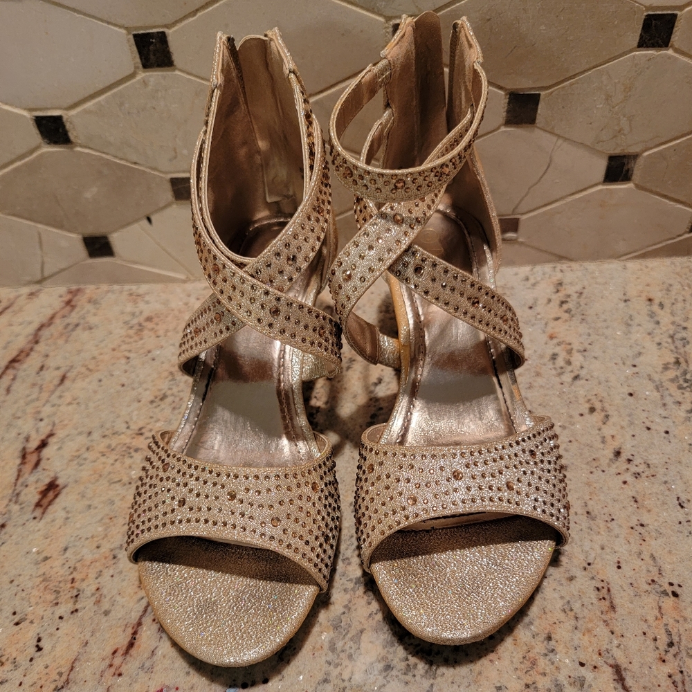 Girls size 3 gold low heels